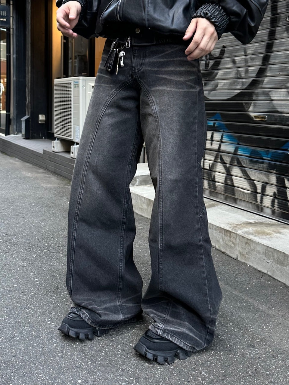 大阪店WEB限定受注制【Chikashitsu +】back snap wide flare denim pants (2color)