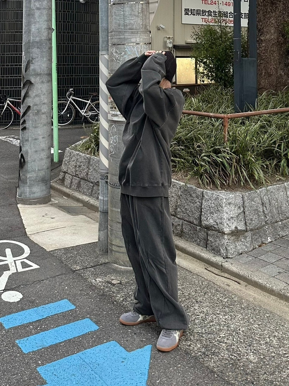 受注制【Chikashitsu +】stitch design sweat (3color)