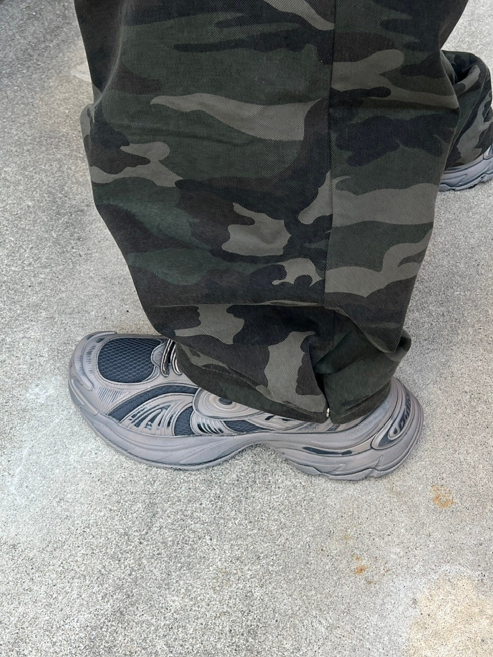 受注制【Chikashitsu +】snap button camouflage pants (2color) / 【チカシツプラス】スナップボタンカモフラージュワイドデニムパンツ