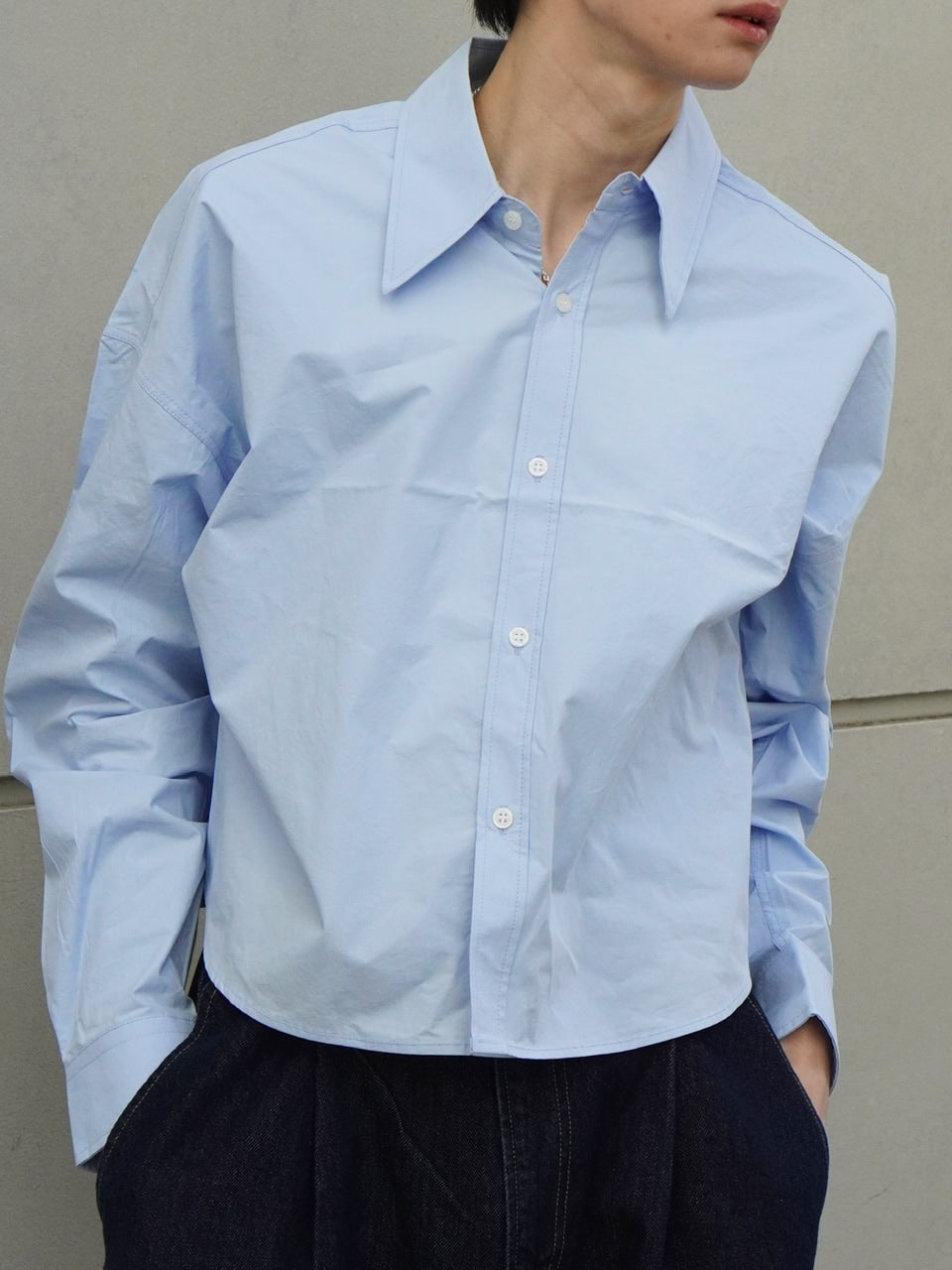 東京店WEB限定受注制【Chikashitsu +】Loose fit cropped shirt (2color)