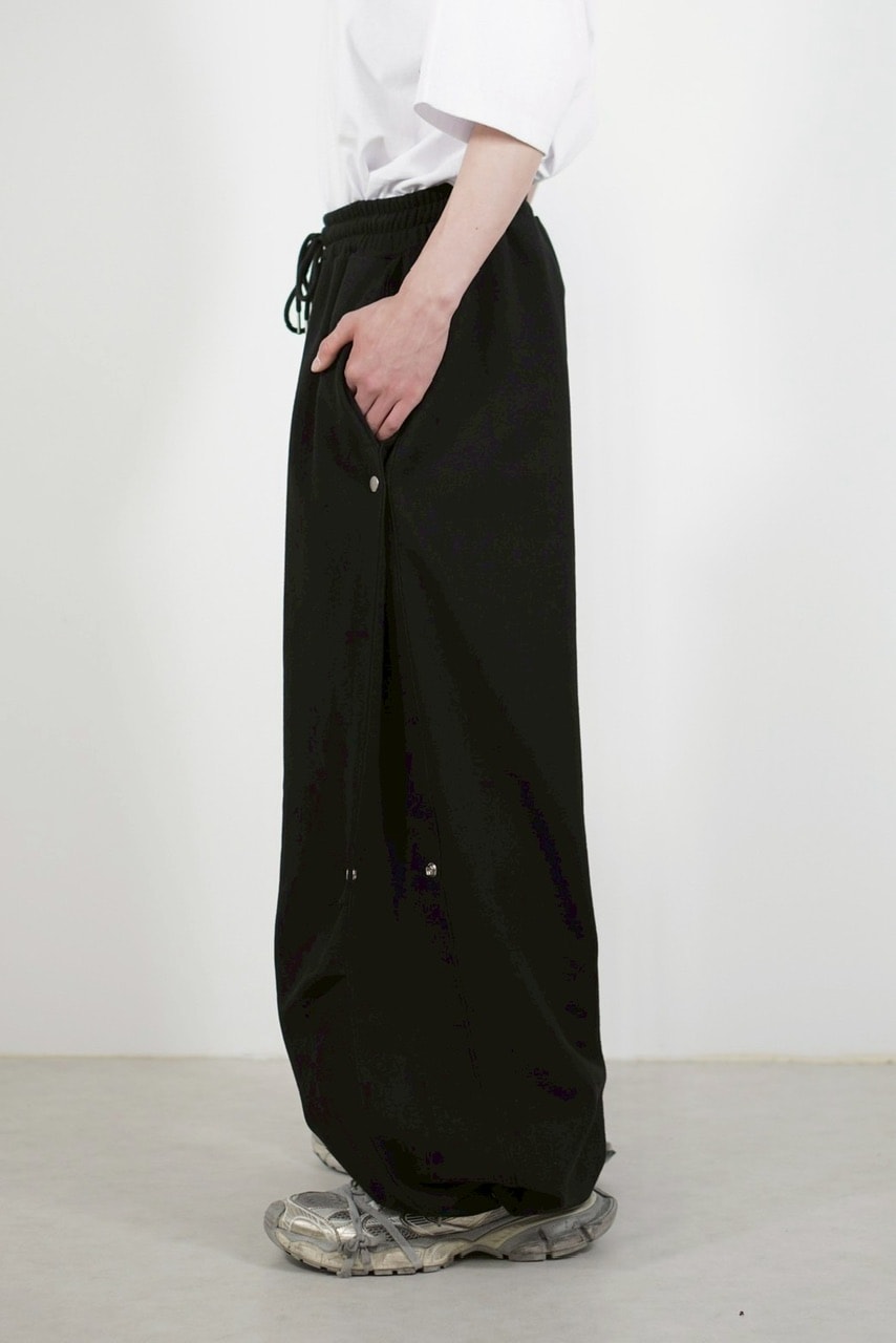 受注制【Chikashitsu +】side snap button sweat pants (2color)