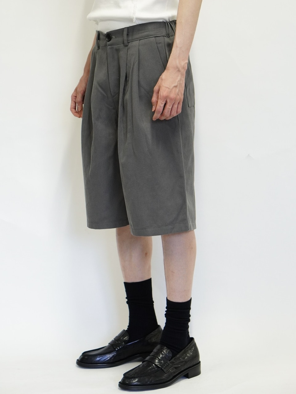 東京店WEB限定【Chikashitsu +】2tuck Bermuda pants (2color)