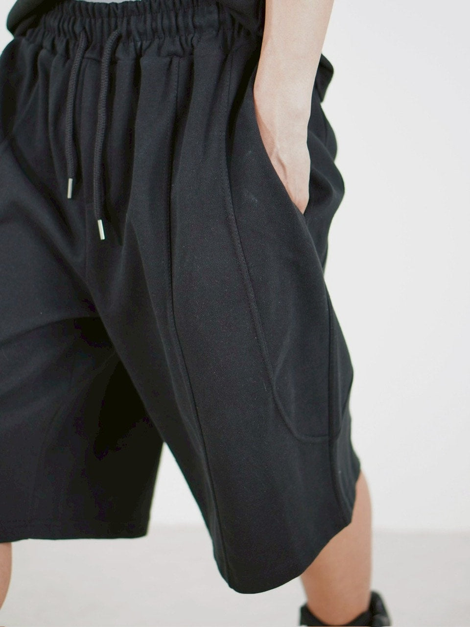 【Chikashitsu +】stitch bermuda sweat pants (2color) / 【チカシツプラス】スティッチバミューダハーフスウェットパンツ