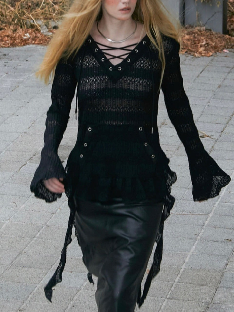 【NOT KNOWING】Lace V Neck Ruffle Hoodie