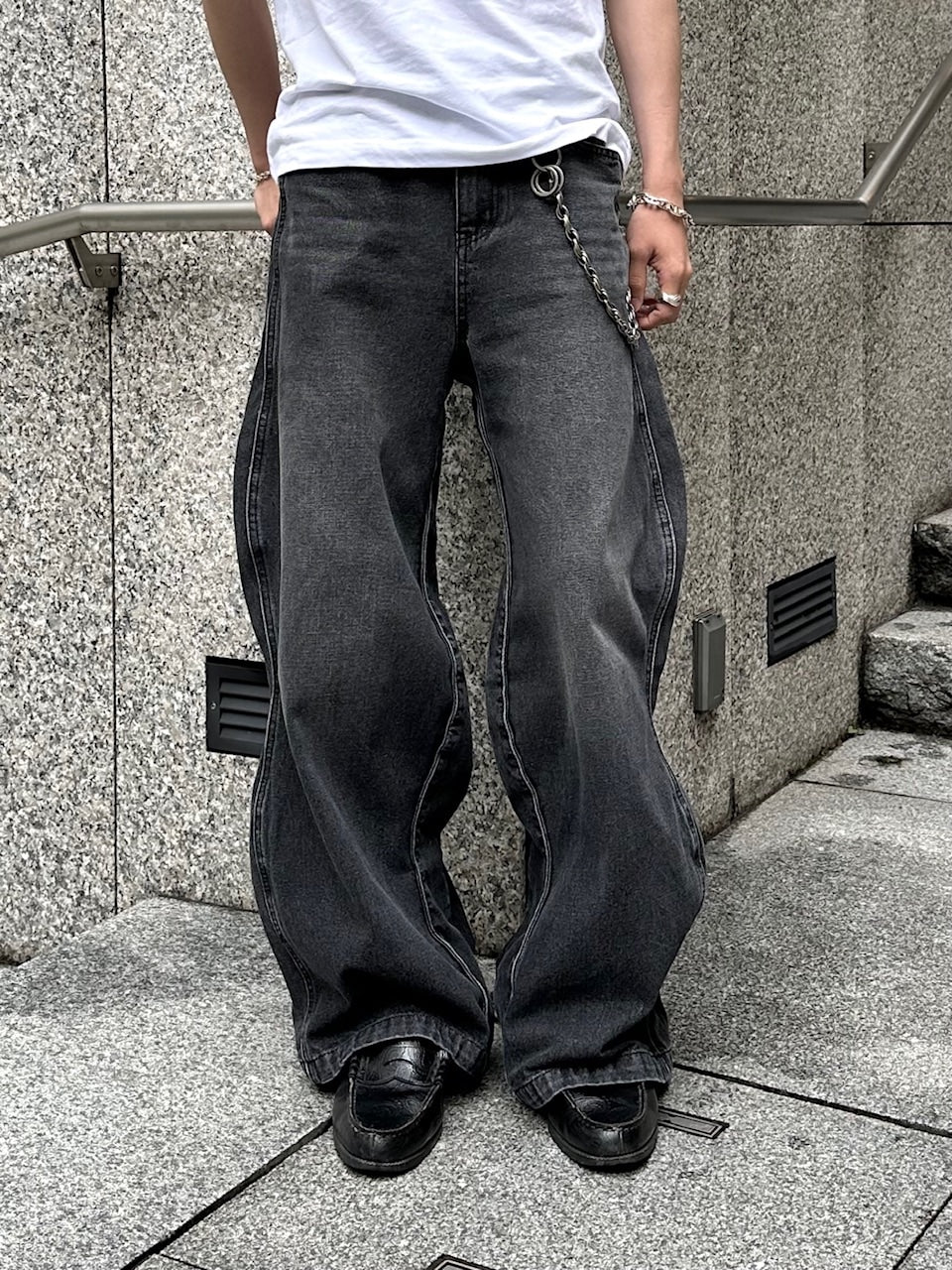 【Chikashitsu +】side wave design denim pants (BLACK)