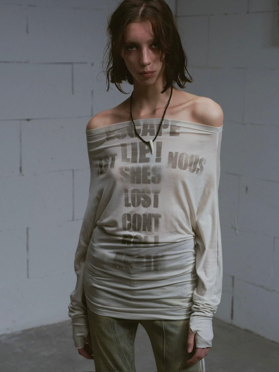 【Cest Nous】Doodle-printed batwing sleeve top / 【セヌー】オフショルダープリント長袖トップス