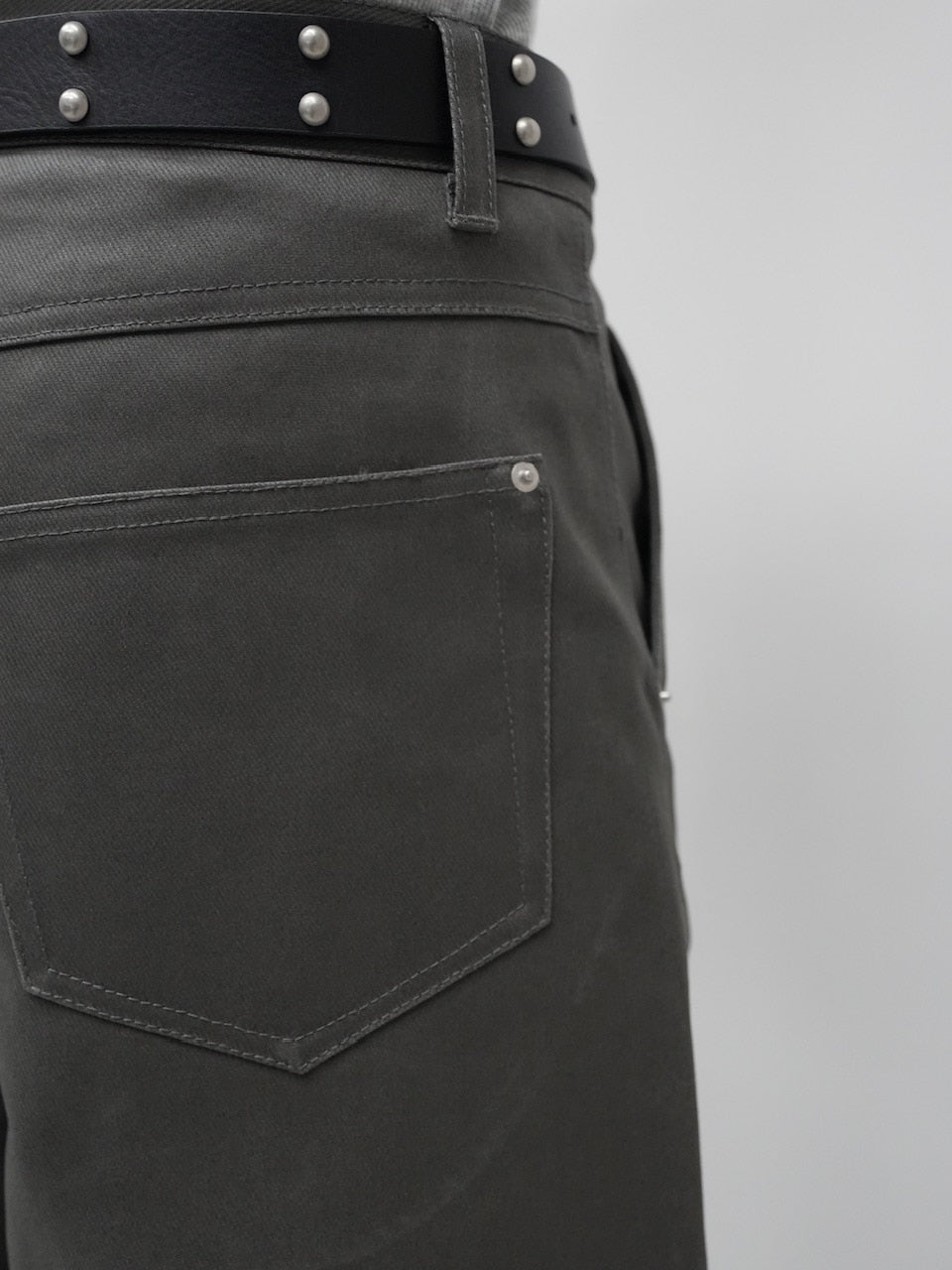 【CS】COATED WIDE DENIM PANTS (CHARCOAL)