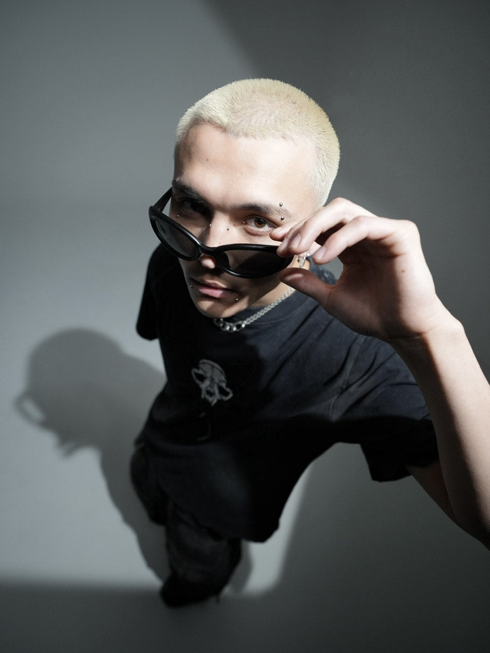 【CHIKASHITSU PLUS HIGH】Destroy skull cat T-shirt (black)