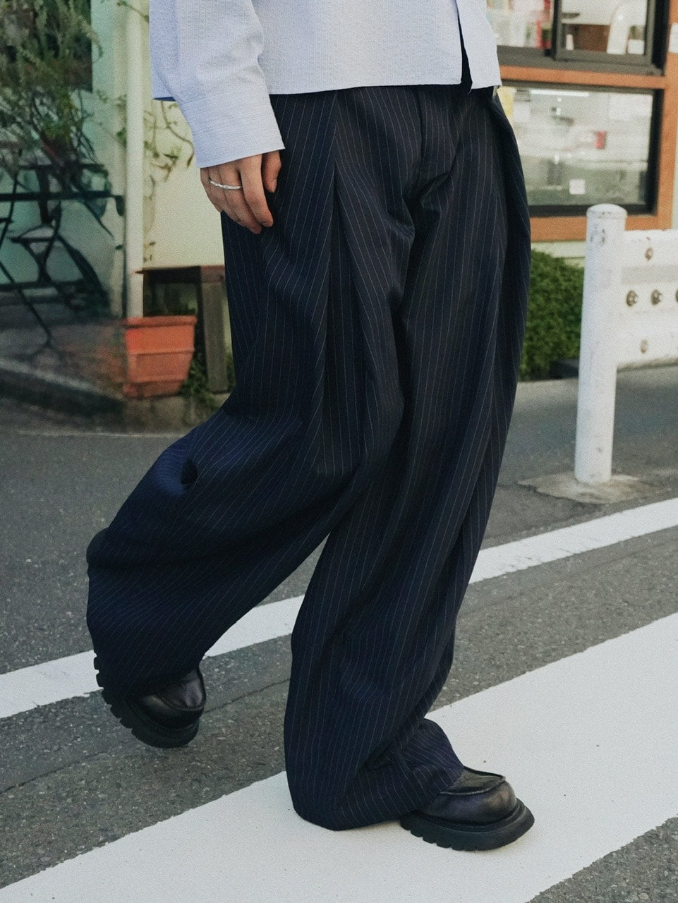 【CS】stripe cross tuck drape slacks (navy)