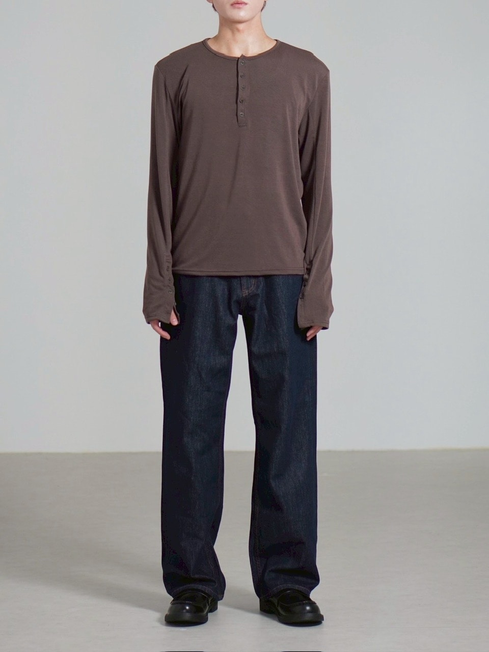 受注制【Chikashitsu +】sleeve button henry neck long sleeve tee / 【チカシツプラス】スリーブボタンヘンリーネック長袖Tシャツ (3color)