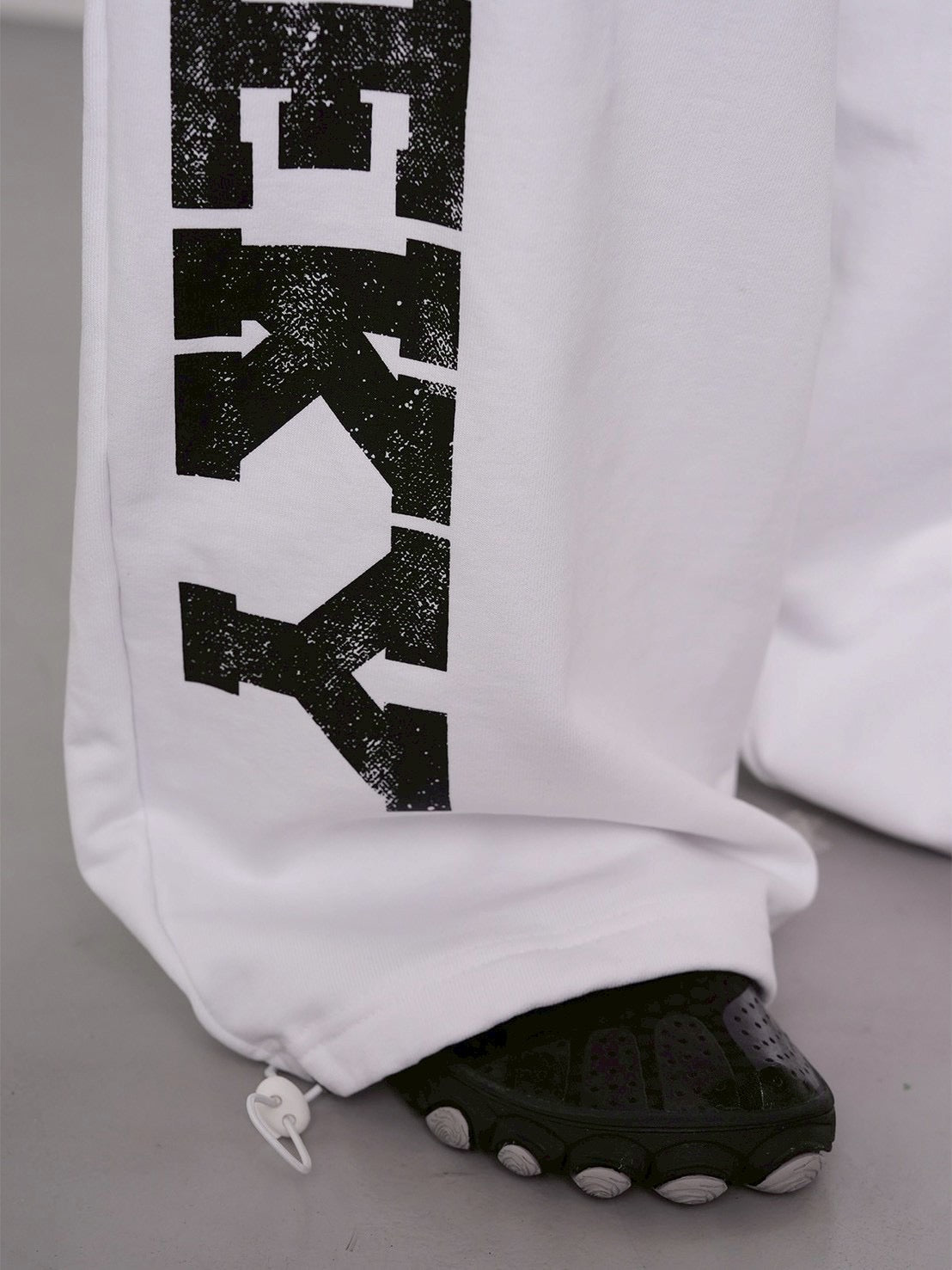【ESC STUDIO】Lucky Cheeky sweat pants