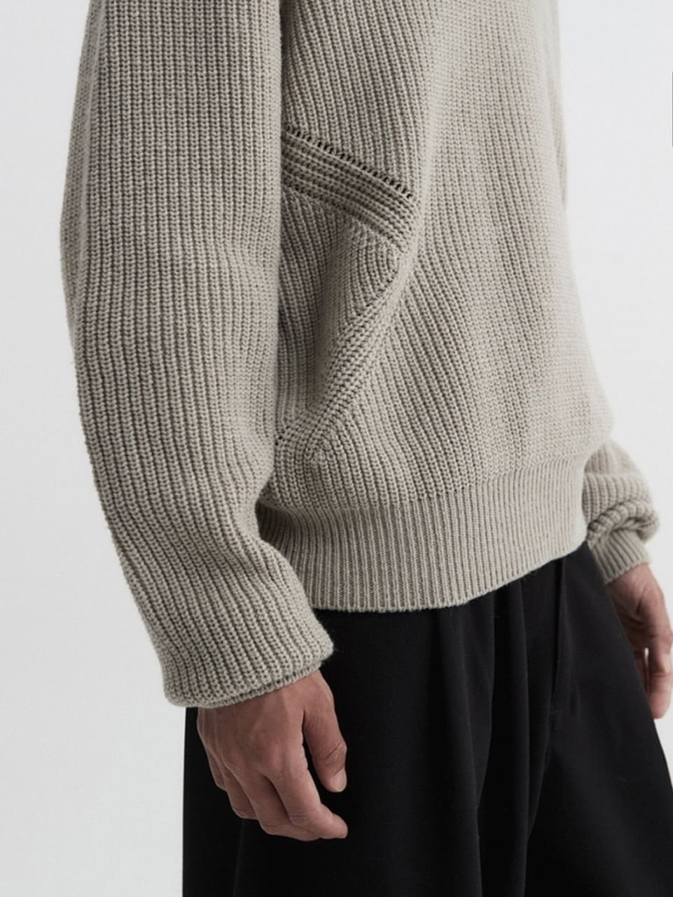【DNSR】Legacy Wool V-Neck Knit