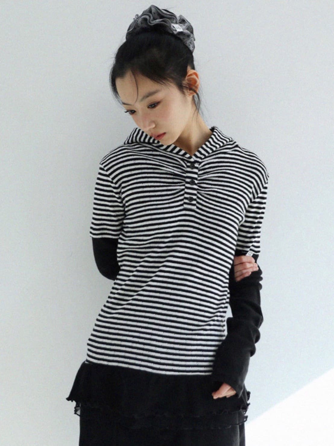12/21 20:00 発売【Uglyshadow】STRIPE SHIRRING LAYERED HOODIE