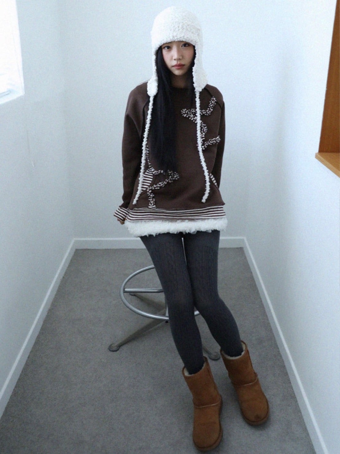 12/21 20:00 発売【Uglyshadow】STAR LAYERED SWEATSHIRT