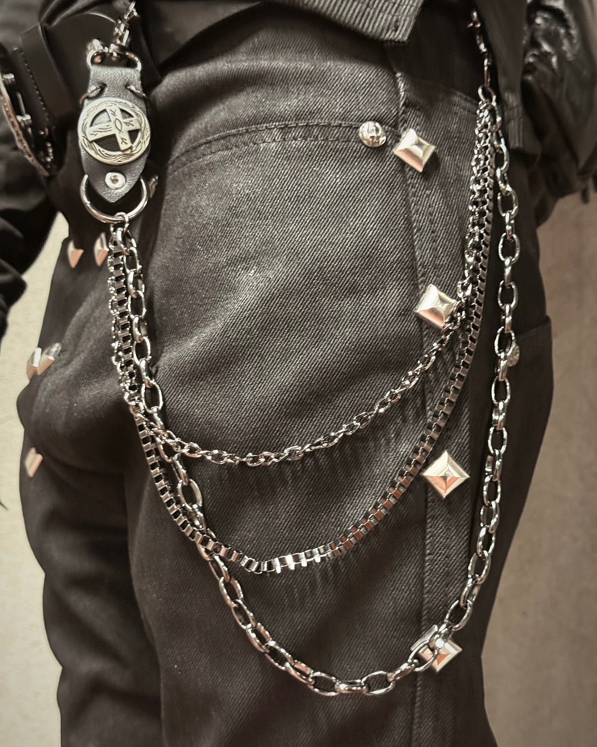 国際配送【Never mind the XU】TRIPLE CROSS WALLET CHAIN