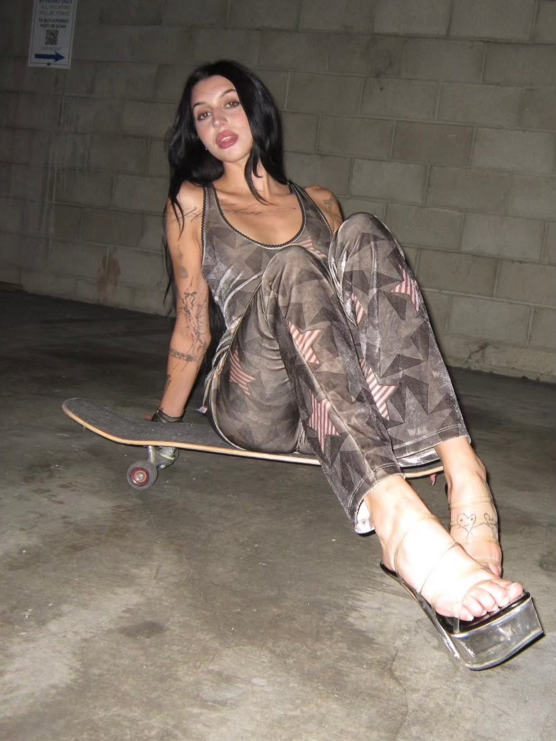 【W.I.A】SMASHED VELOUR LOW RISE TRACKPANTS