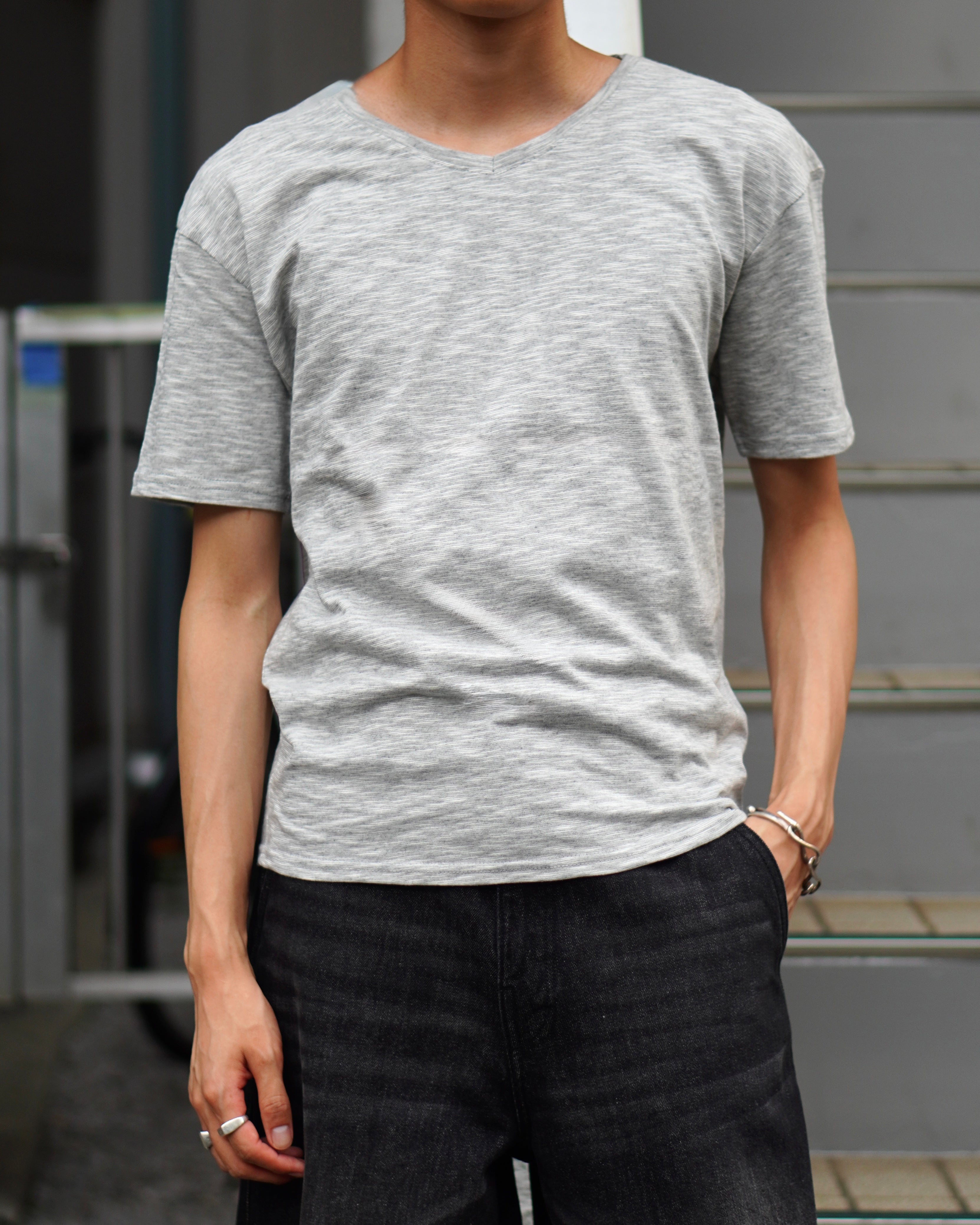 東京店WEB限定受注制【Chikashitsu +】slub v-neck tee (3color)