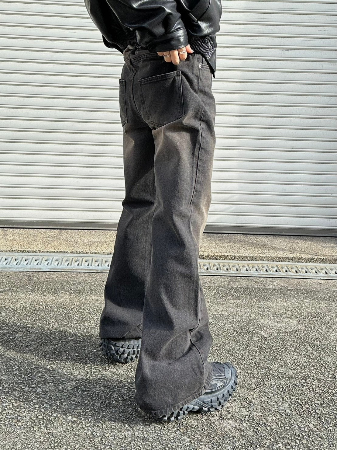 【Chikashitsu +】vintage wash bootscut denim pants (2color)