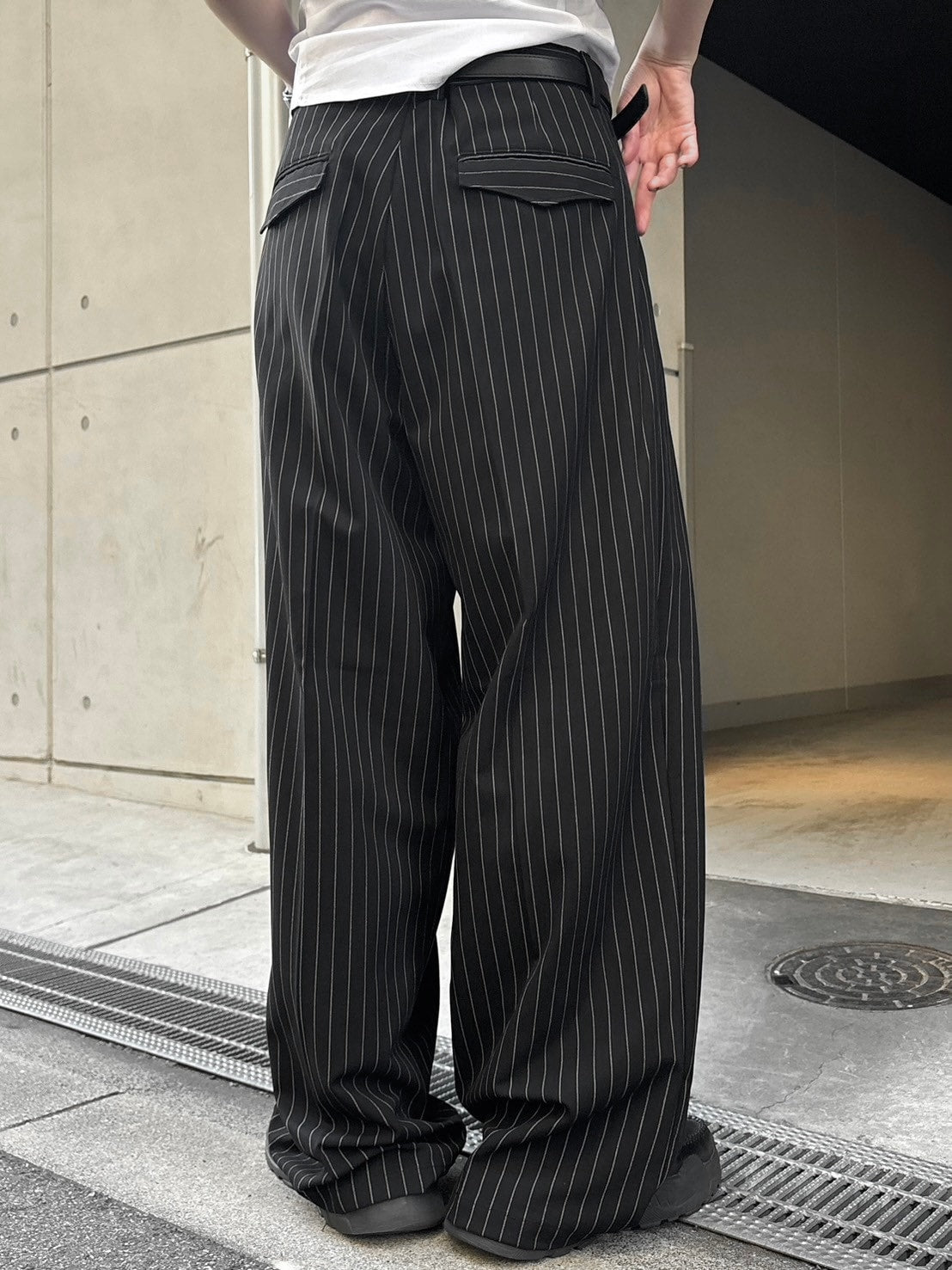 受注制【Chikashitsu +】stripe tuck slacks / 【チカシツプラス】ストライプボーダータックスラックス