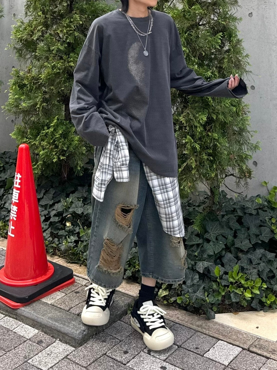 【Chikashitsu +】oversized shadow print damage long sleeve (2color) / 【チカシツプラス】オーバーサイズシャドウプリントダメージ長袖Tシャツ