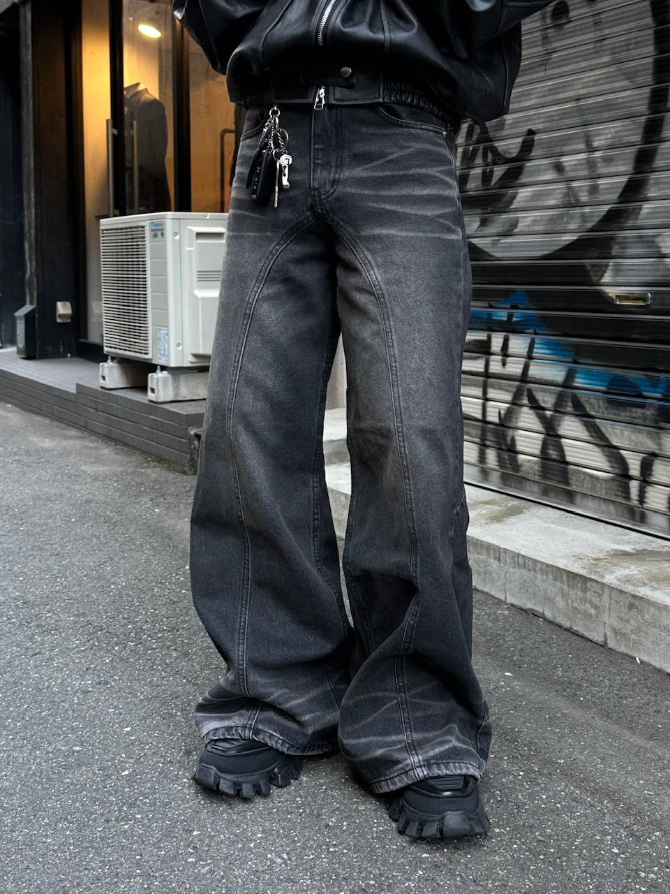 大阪店WEB限定受注制【Chikashitsu +】back snap wide flare denim pants (2color)