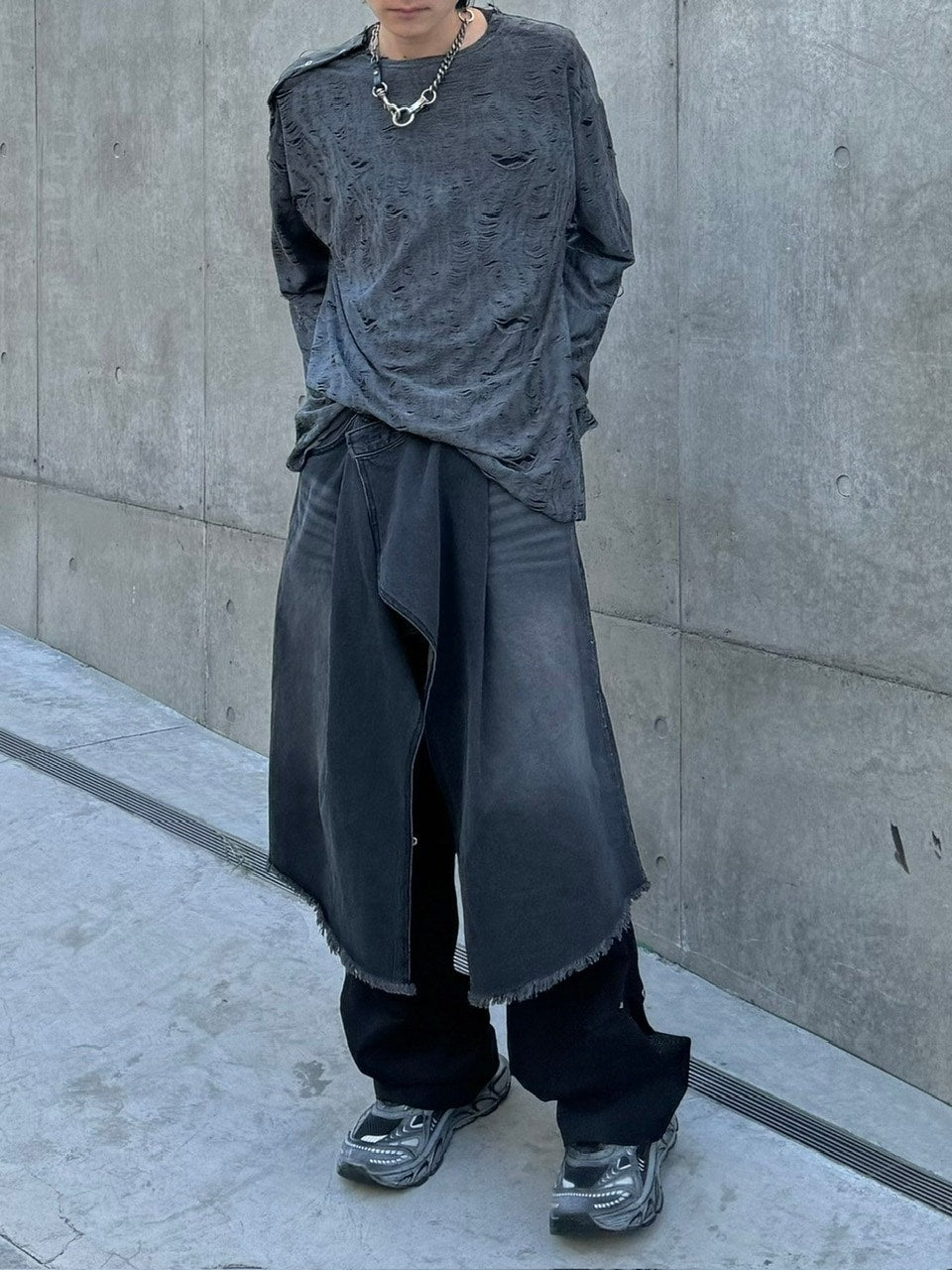 受注制【Chikashitsu +】shoulder button grunge knit (2color)