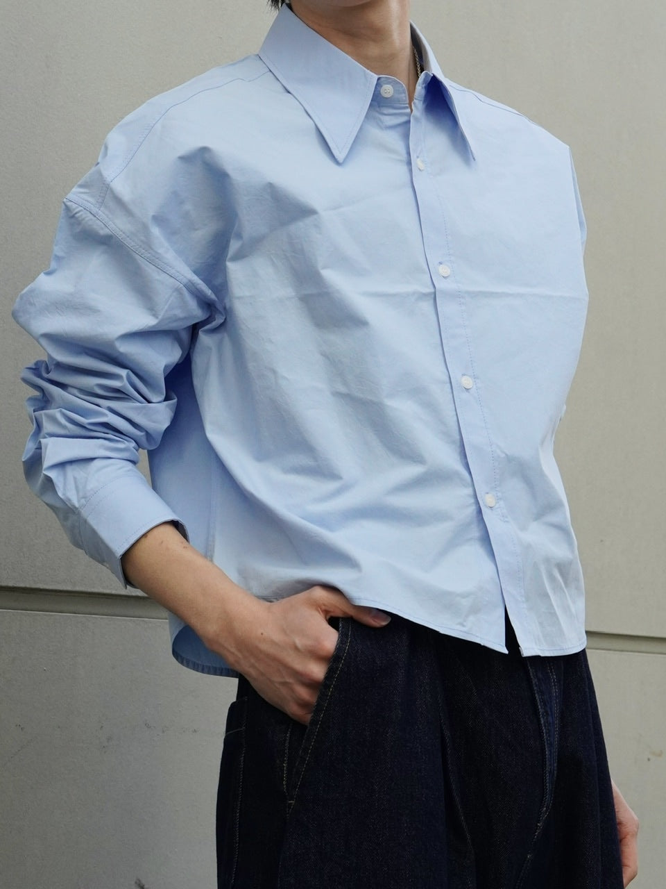 東京店WEB限定受注制【Chikashitsu +】Loose fit cropped shirt (2color)