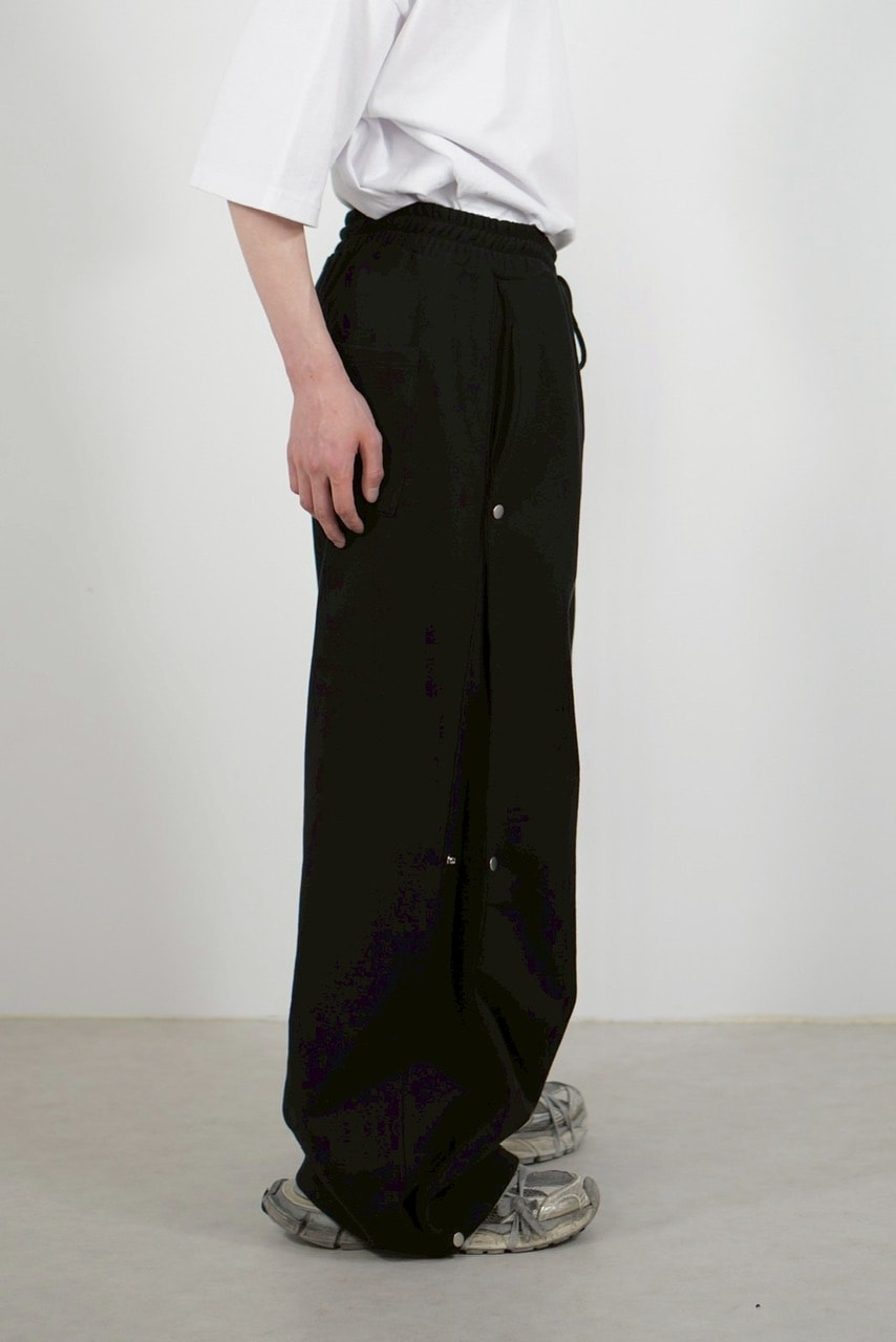 受注制【Chikashitsu +】side snap button sweat pants (2color)