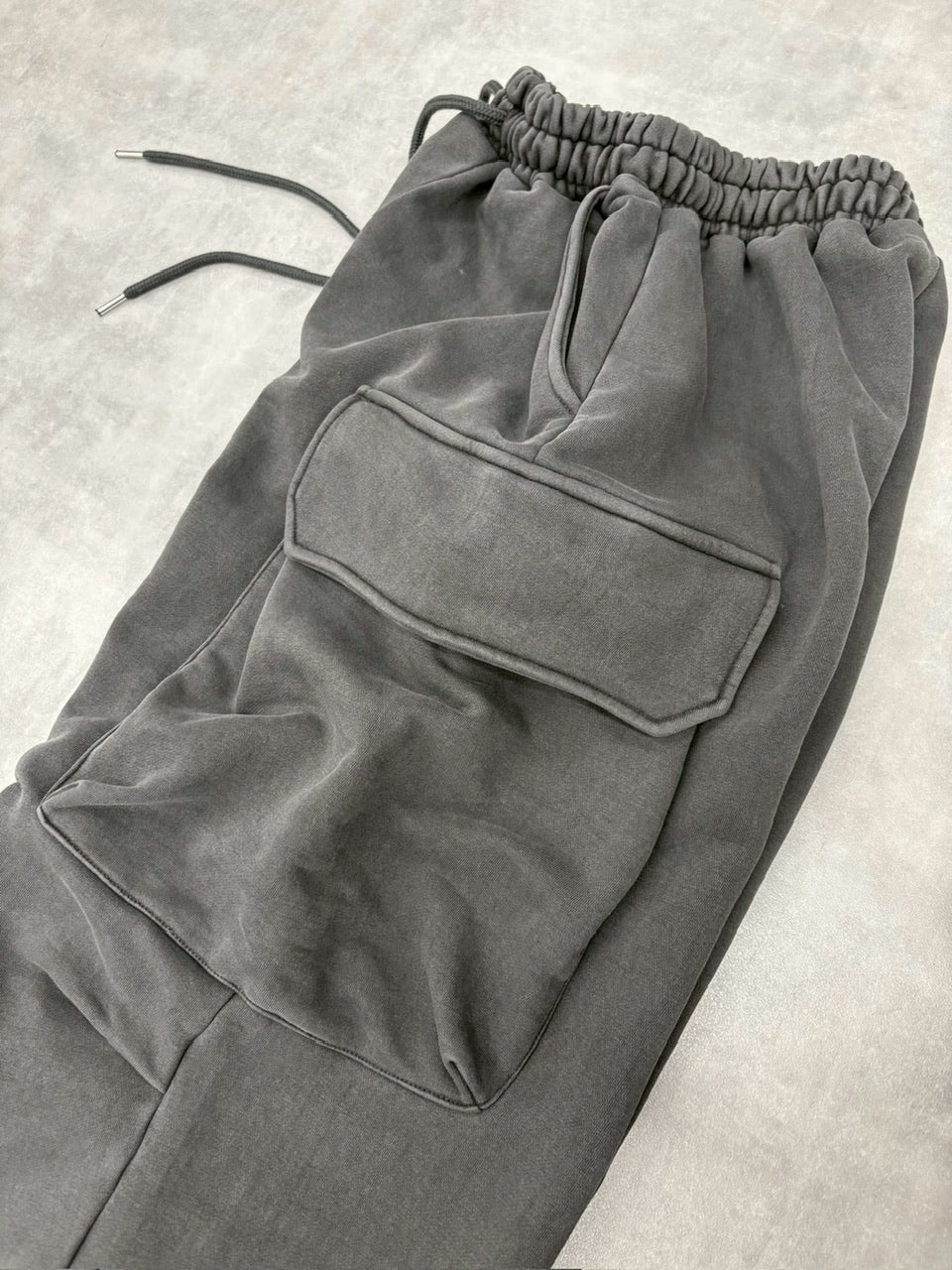 【nmtc +】oversized pigment sweat cargo pants (2color)