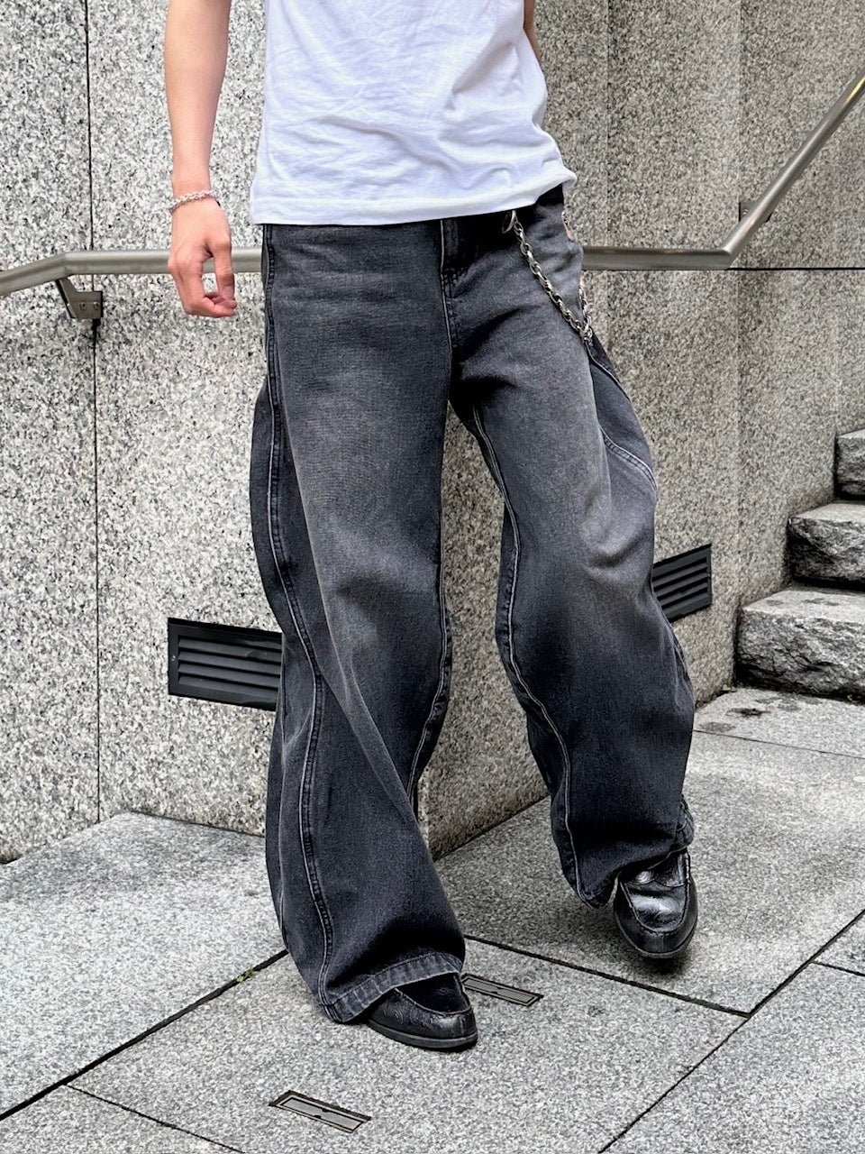 【Chikashitsu +】side wave design denim pants (BLACK)