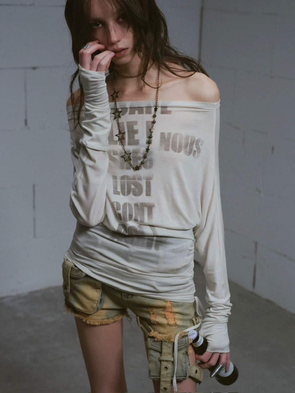 【Cest Nous】Doodle-printed batwing sleeve top / 【セヌー】オフショルダープリント長袖トップス