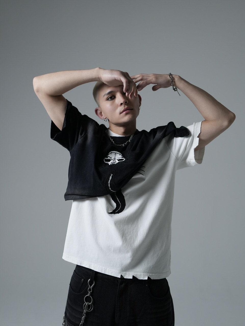 【CHIKASHITSU PLUS HIGH】Destroy skull cat T-shirt (black)