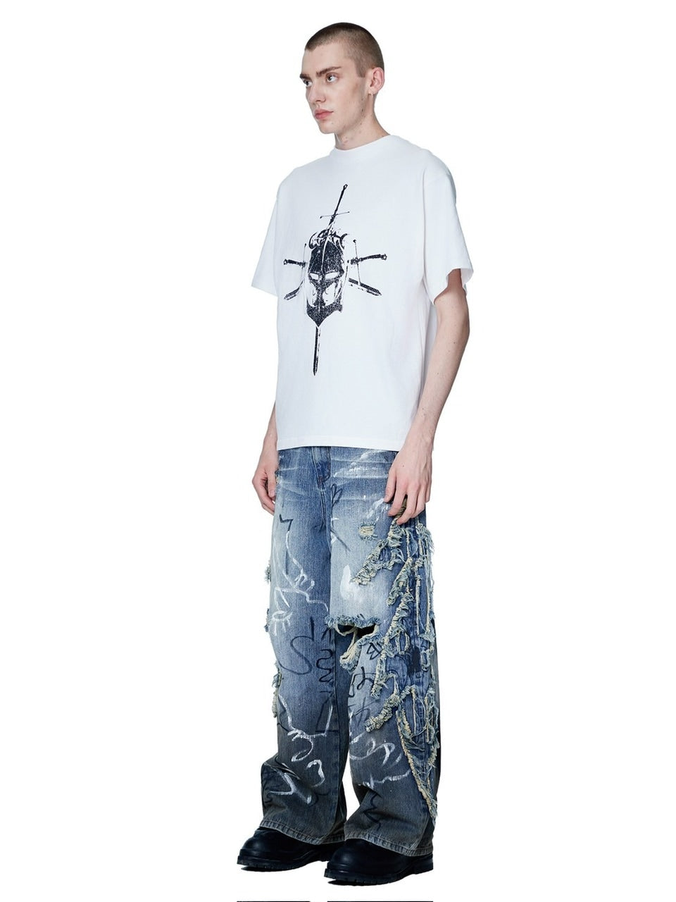 【The Boy Has No Patience】LUMINOUS DAWN KNIGHT & SWORD TEE / 【ザボーイハズノーペーシェンス】ナイト＆ソードグラフィックデザイン半袖Tシャツ