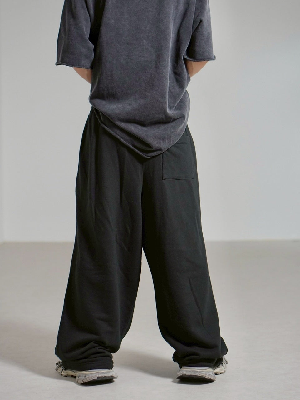 受注制【Chikashitsu +】full length crash sweat pants / 【チカシツプラス】フルレングスクラッシュスウェットパンツ (2color)