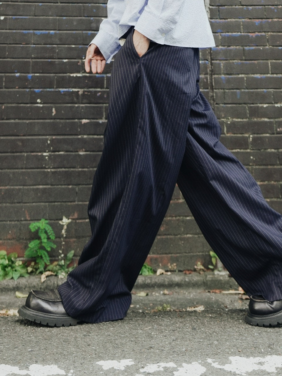 【CS】stripe cross tuck drape slacks (navy)