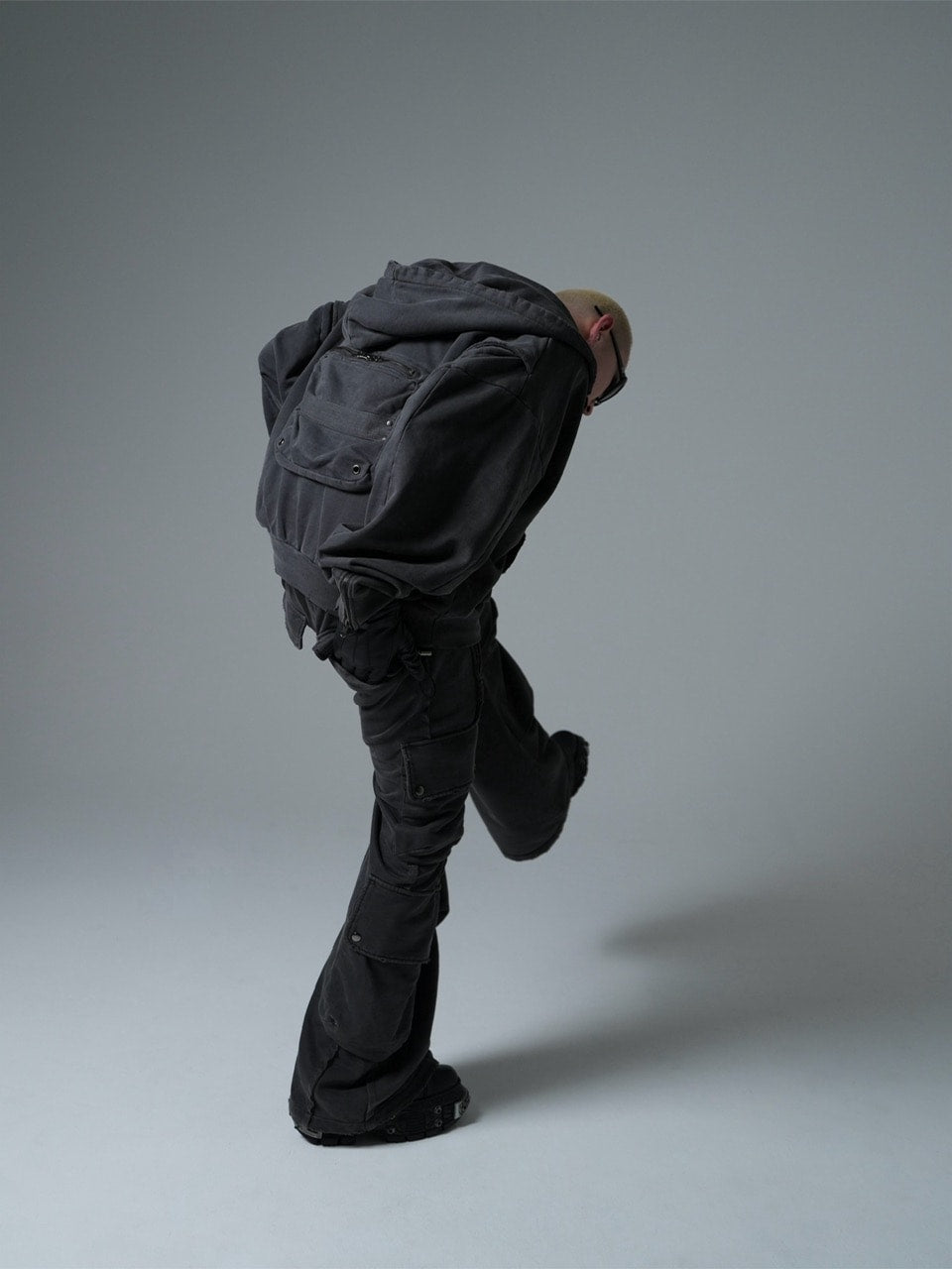 【CHIKASHITSU PLUS HIGH】4 pocket dirty wash sweat cargo pants (charcoal) / 【チカシツプラスハイ】マルチポケットダーティーウォッシュスウェットカーゴパンツ