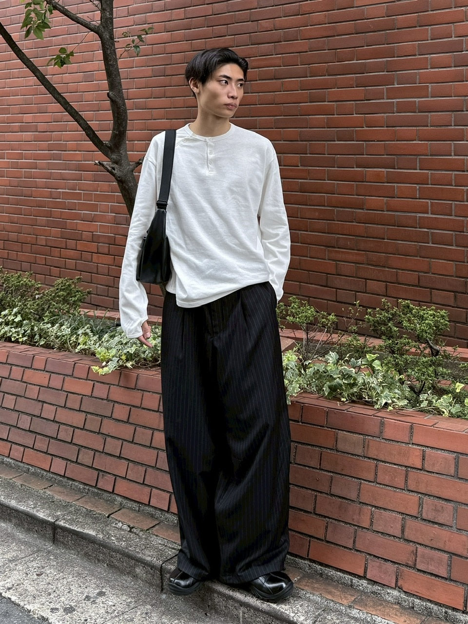 受注制【Chikashitsu +】draw cord stripe wide slacks / 【チカシツプラス】ドローコードストライプワイドスラックス (2color)