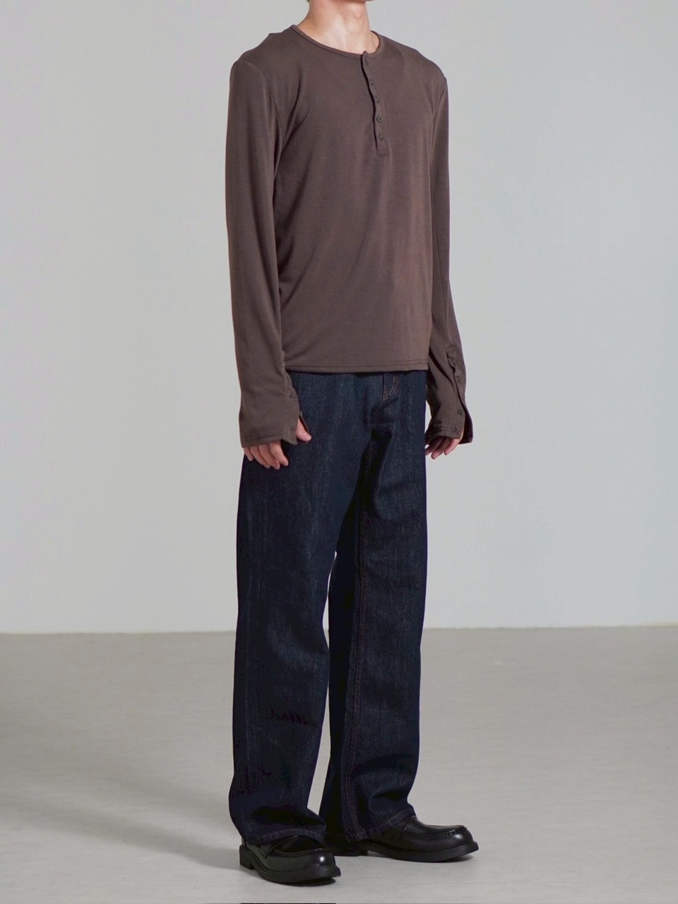 受注制【Chikashitsu +】sleeve button henry neck long sleeve tee / 【チカシツプラス】スリーブボタンヘンリーネック長袖Tシャツ (3color)