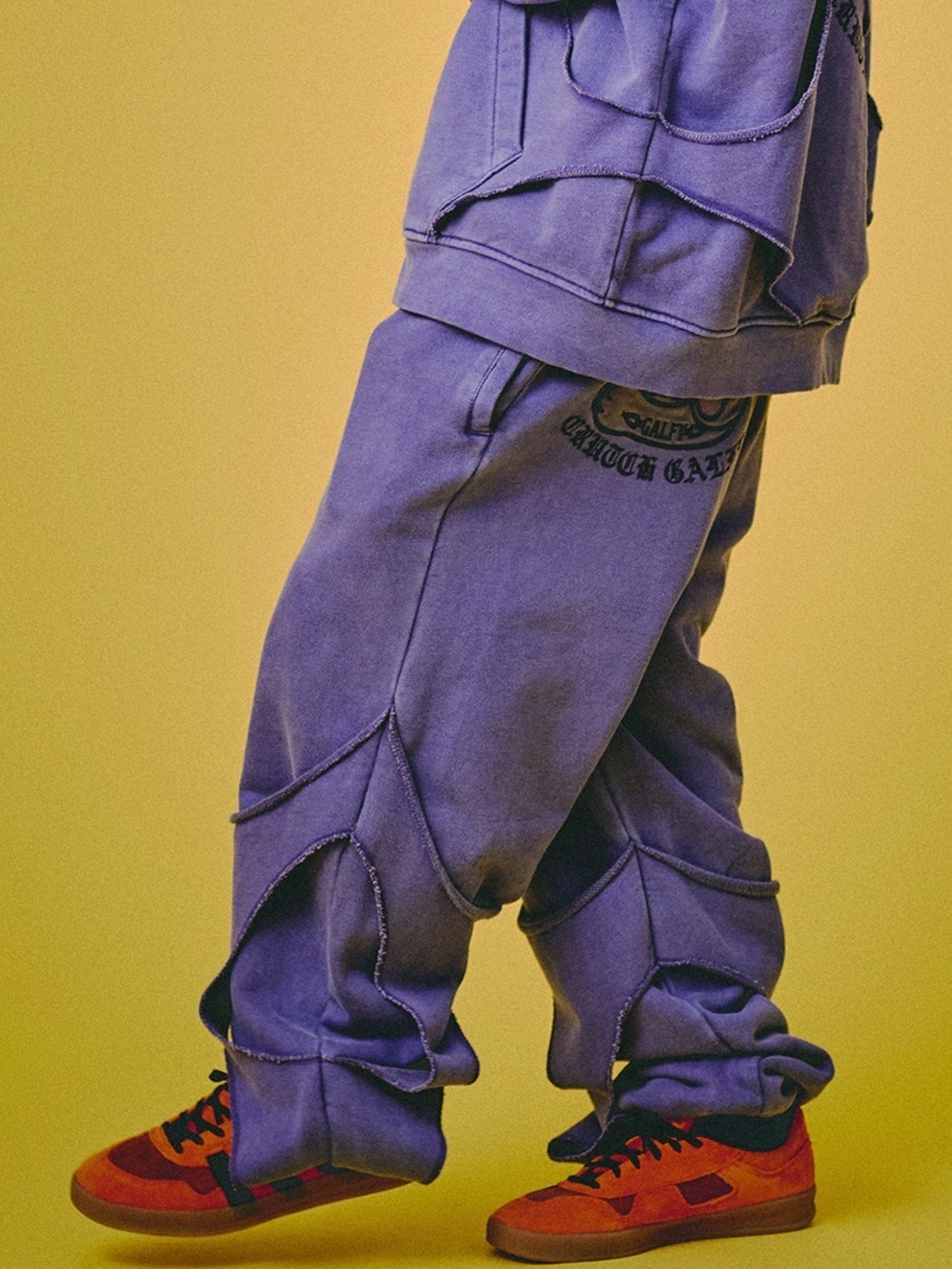 【GALFY】穴の向こうにわんちゃんスウェット