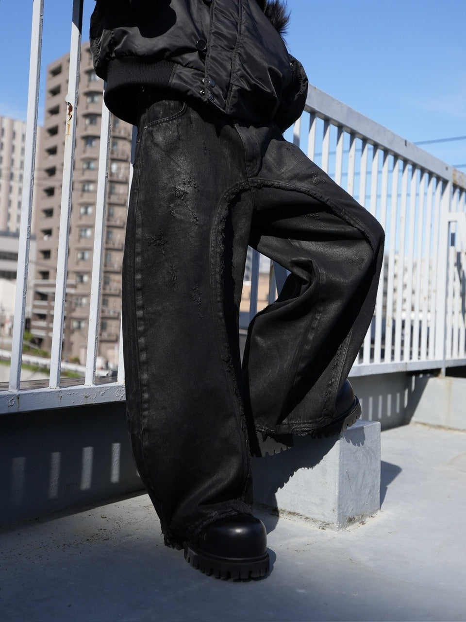【CHIKASHITSU PLUS HIGH】Washed coating denim pants
