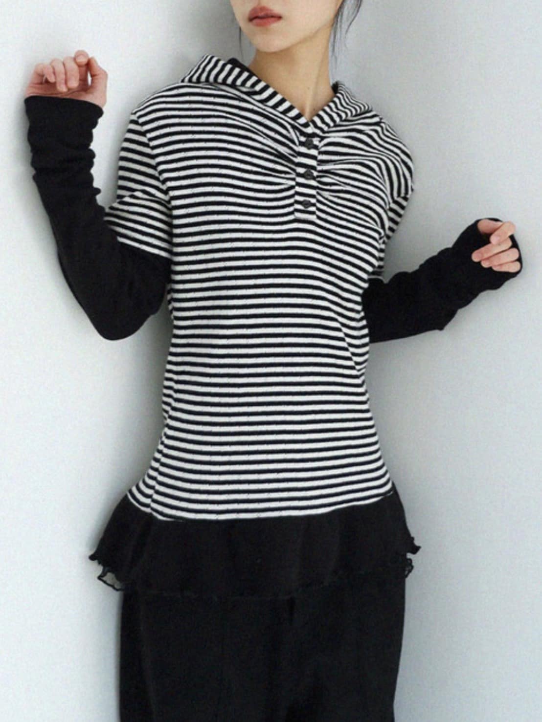 12/21 20:00 発売【Uglyshadow】STRIPE SHIRRING LAYERED HOODIE