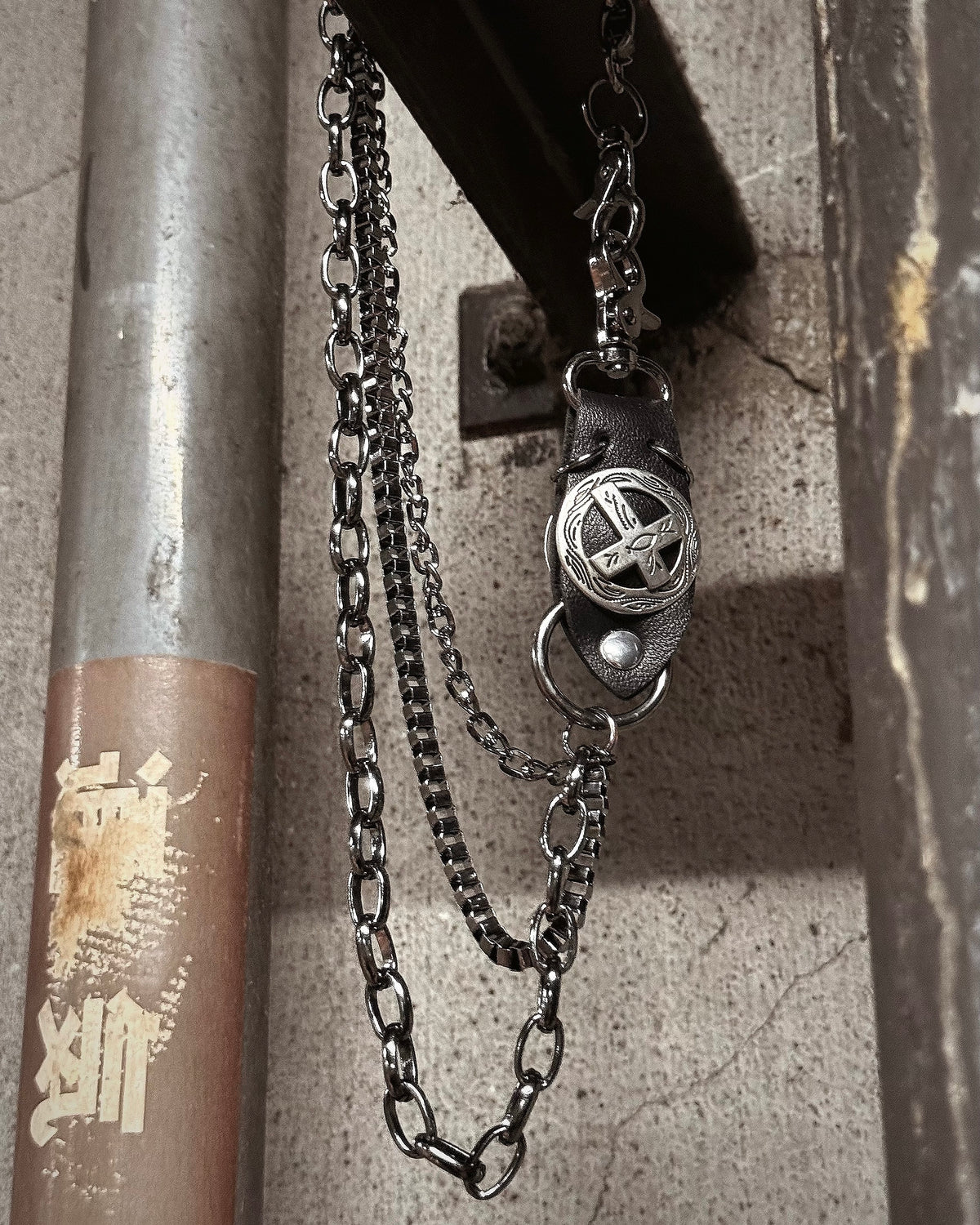 国際配送【Never mind the XU】TRIPLE CROSS WALLET CHAIN