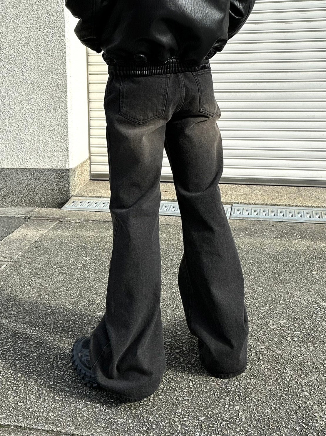【Chikashitsu +】vintage wash bootscut denim pants (2color)