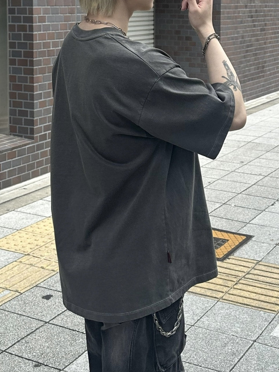 大阪店WEB限定【Chikashitsu +】box fit jesus t-shirt (2color)