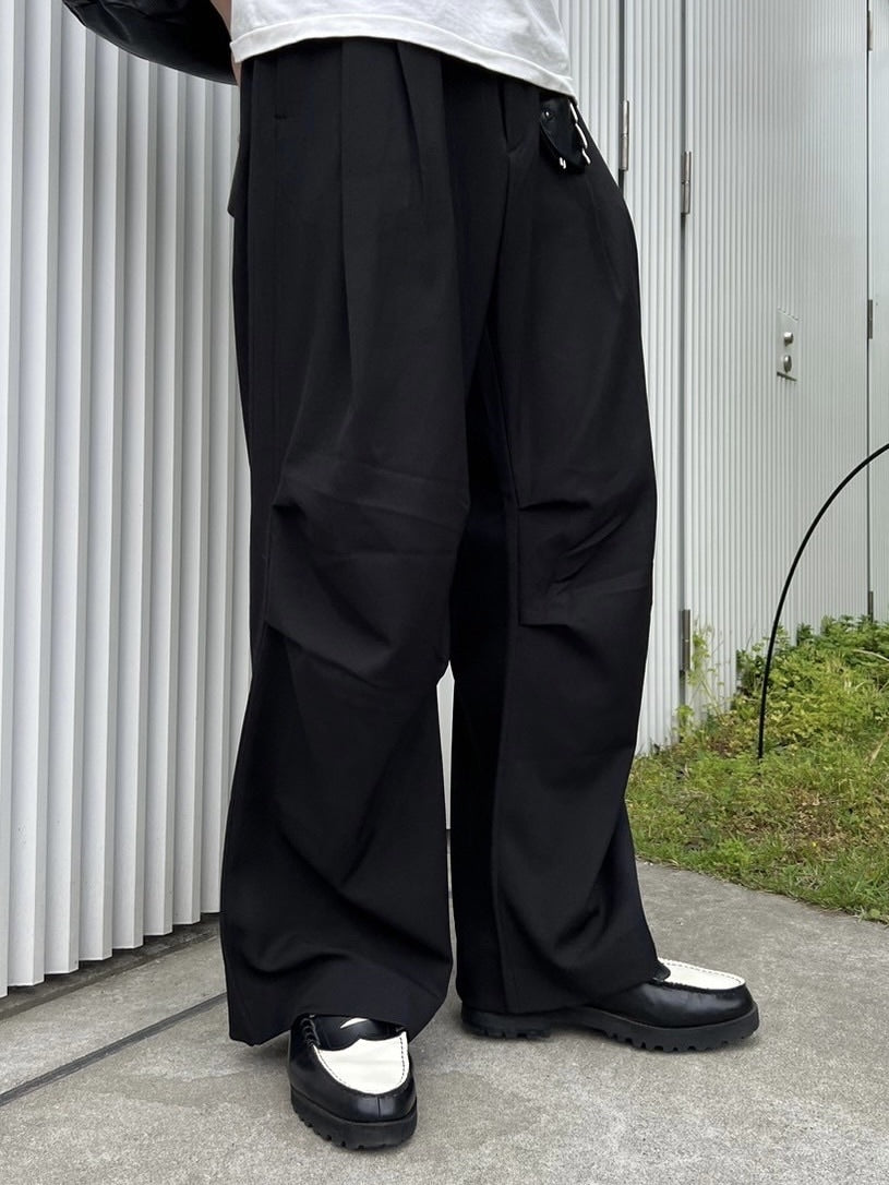 東京店WEB限定【Chikashitsu +】full length knee tuck slacks (2color)