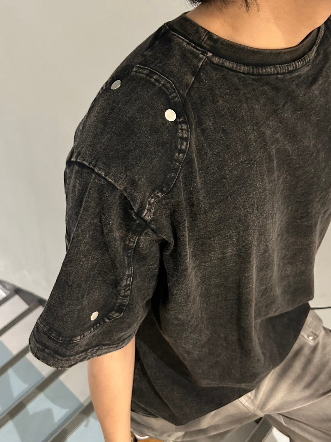 【Chikashitsu +】oversized pigment rivet t-shirt (2color)
