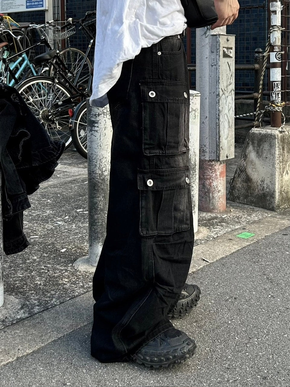 大阪店WEB限定受注制【Chikashitsu +】multi pocket cargo denim pants