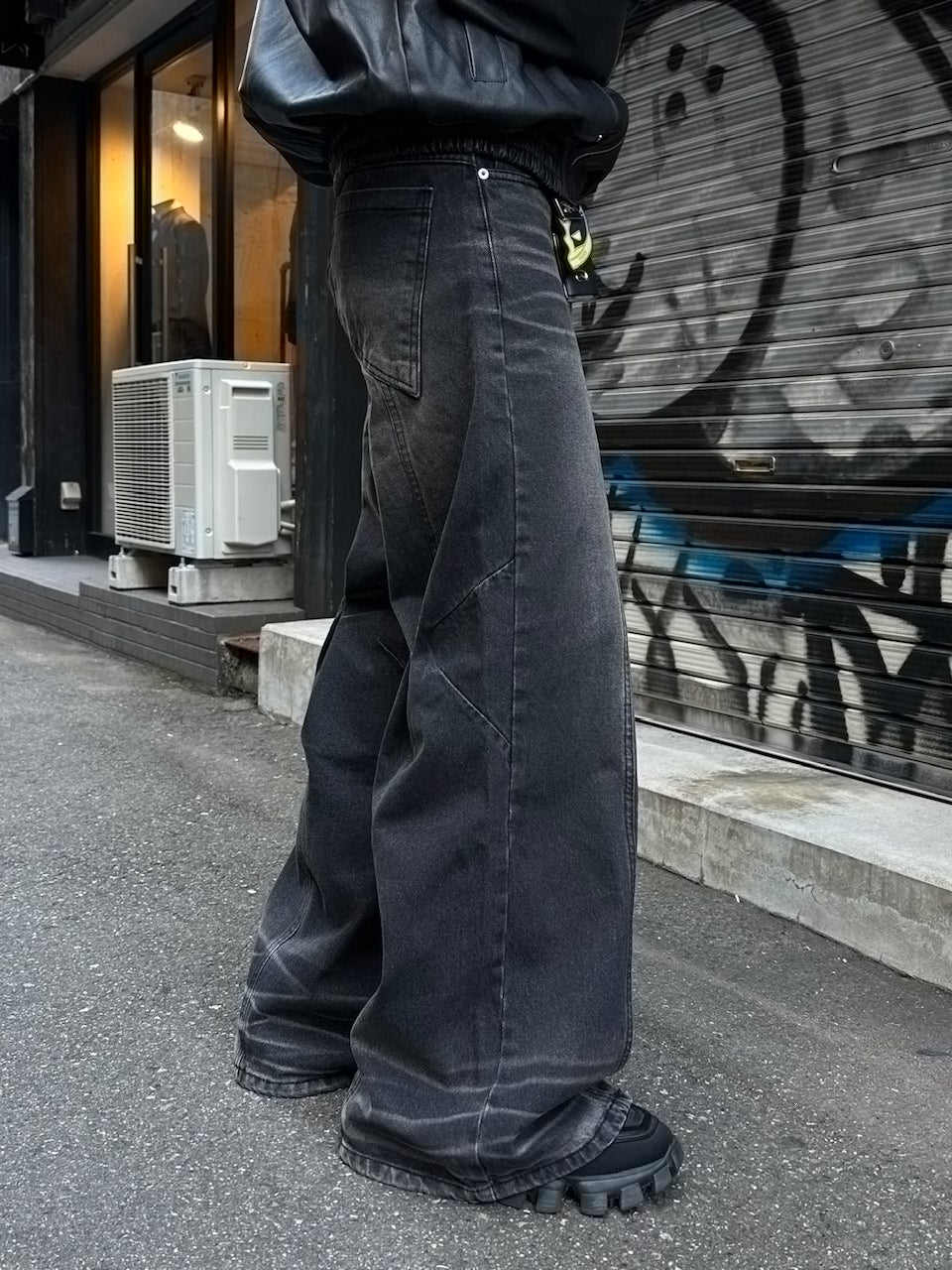 大阪店WEB限定受注制【Chikashitsu +】back snap wide flare denim pants (2color)