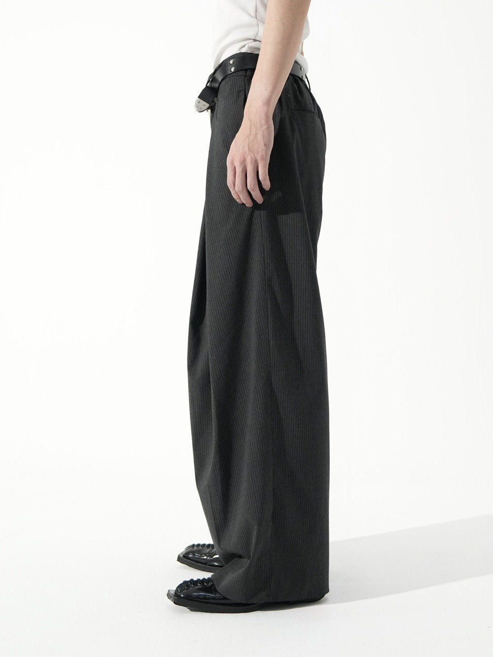 【CS】stripe cross tuck drape slacks (gray)
