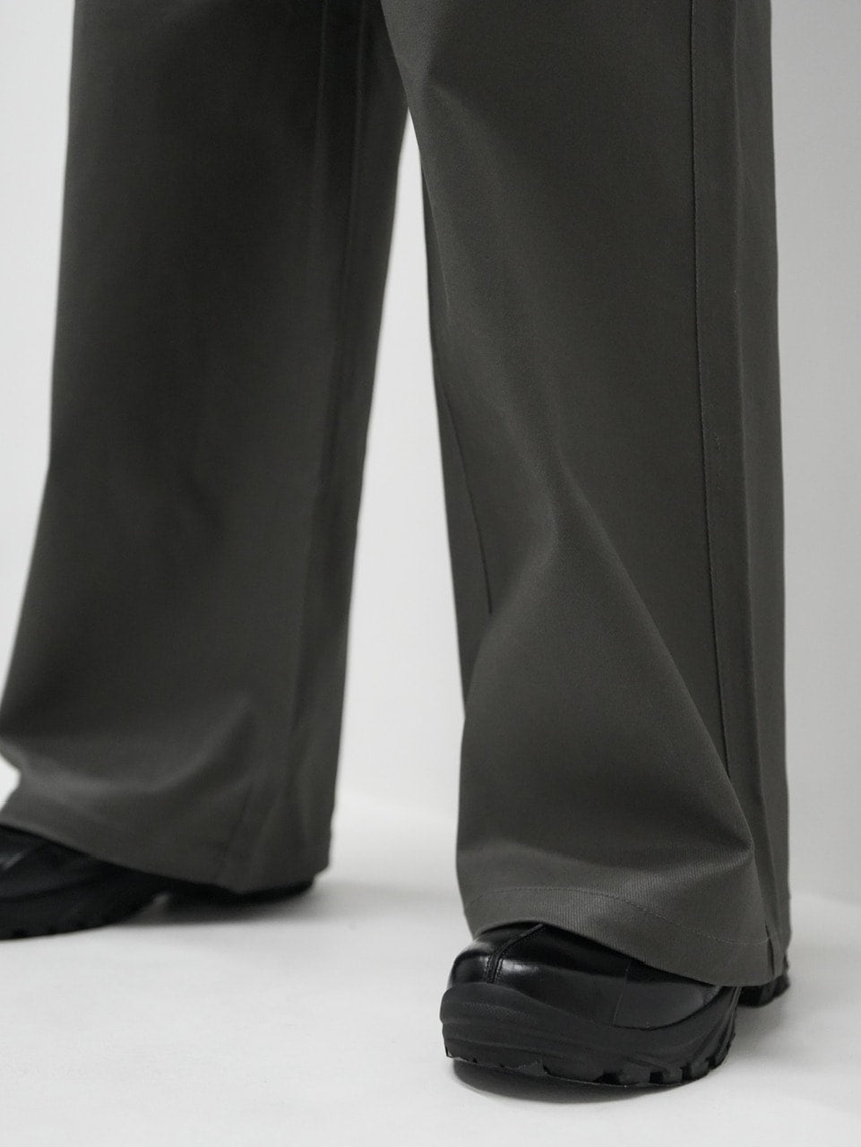 【CS】COATED WIDE DENIM PANTS (CHARCOAL)